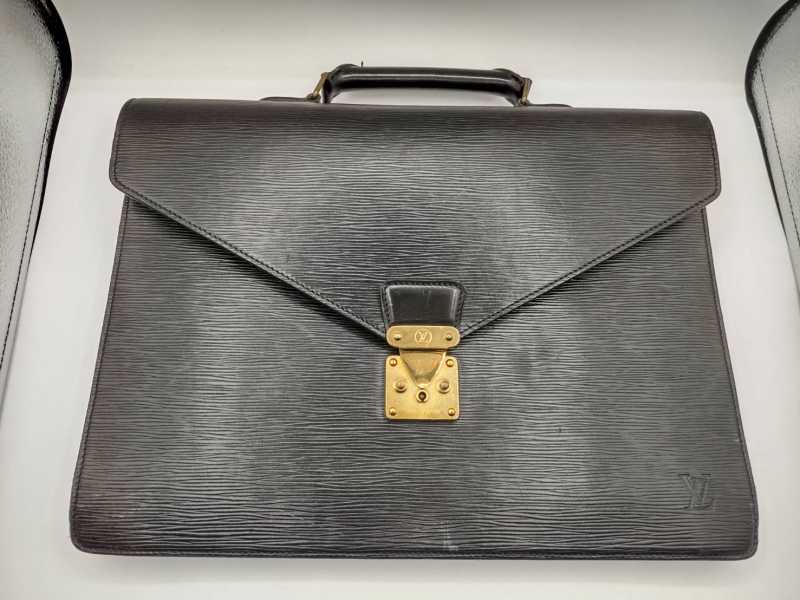 ルイヴィトン買取 セルヴィエット・コンセイエ M54422 　